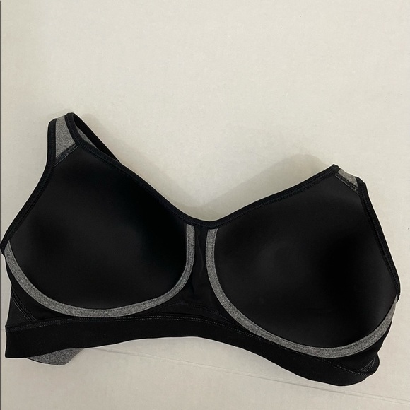Old Navy sz 36Csports bra style with hooks on back - Picture 5 of 7